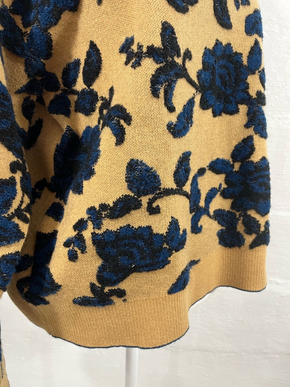 ANN TAYLOR FLORAL JACQUARD SWEATER ONE OF A KIND SAMPLE PIECE (417) - Picture 9 of 16